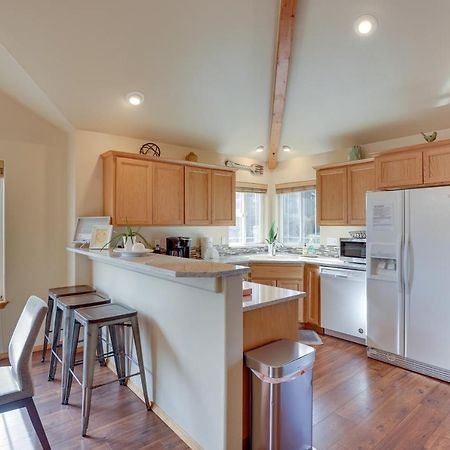 Pet-Friendly Redmond Townhome - Golf Course Access Exteriér fotografie