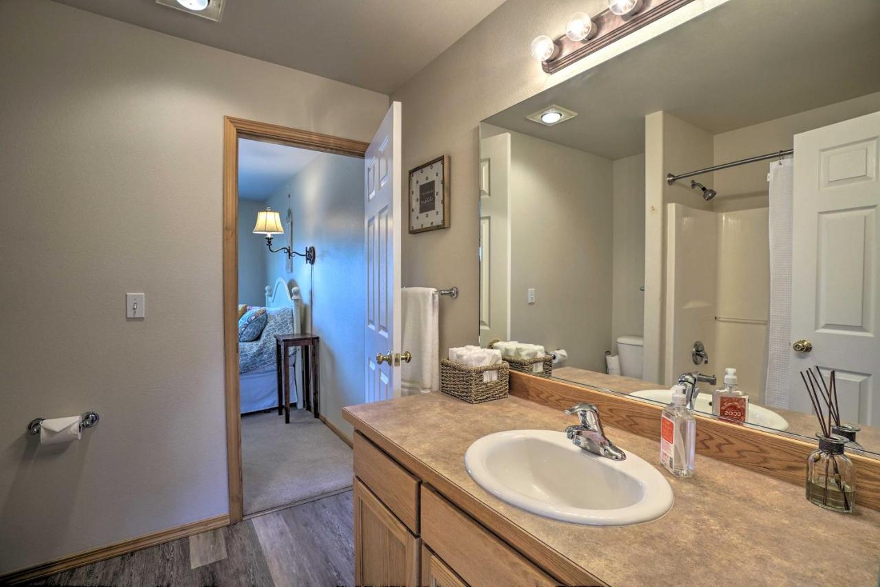 Pet-Friendly Redmond Townhome - Golf Course Access Exteriér fotografie