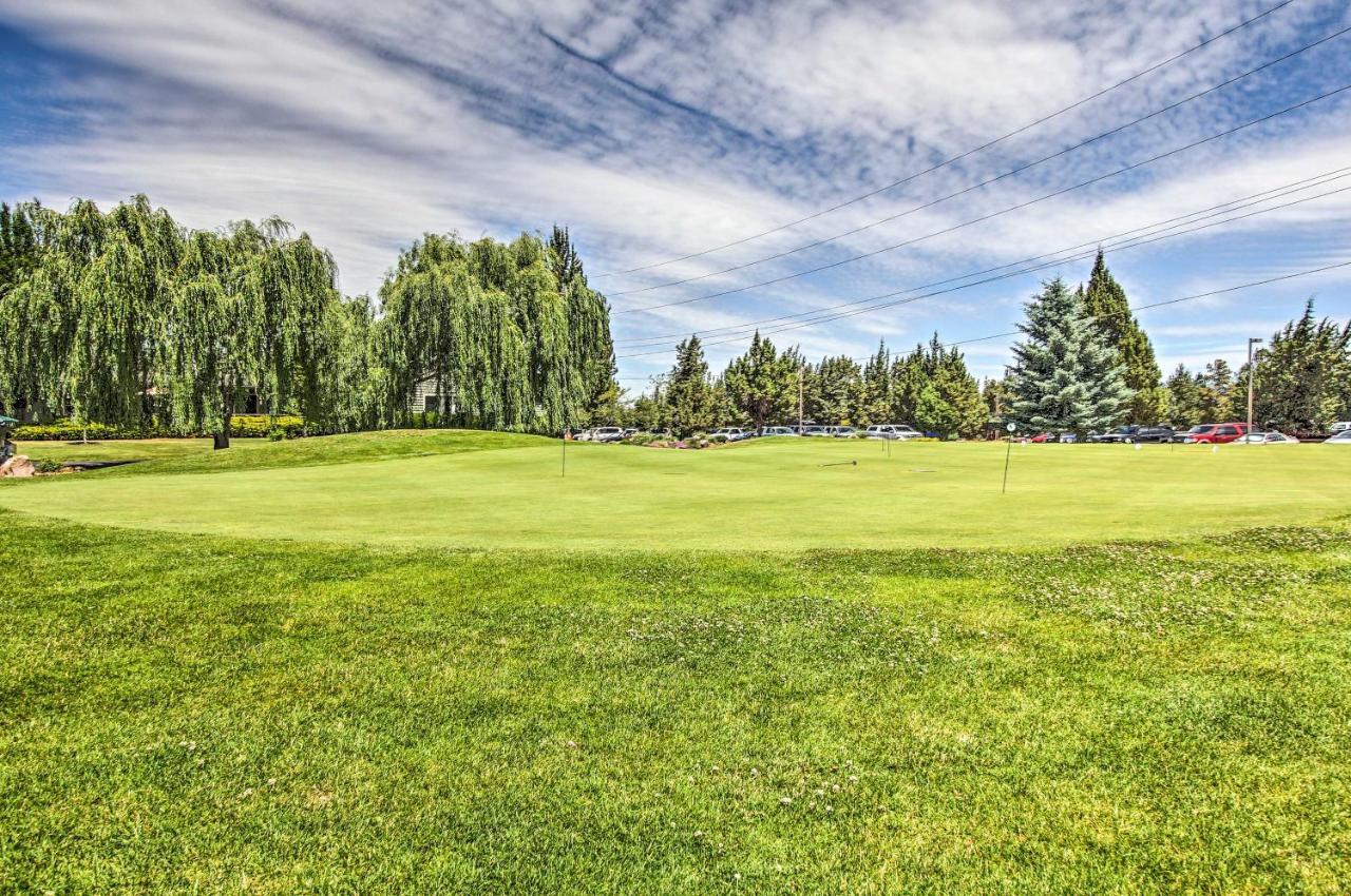 Pet-Friendly Redmond Townhome - Golf Course Access Exteriér fotografie