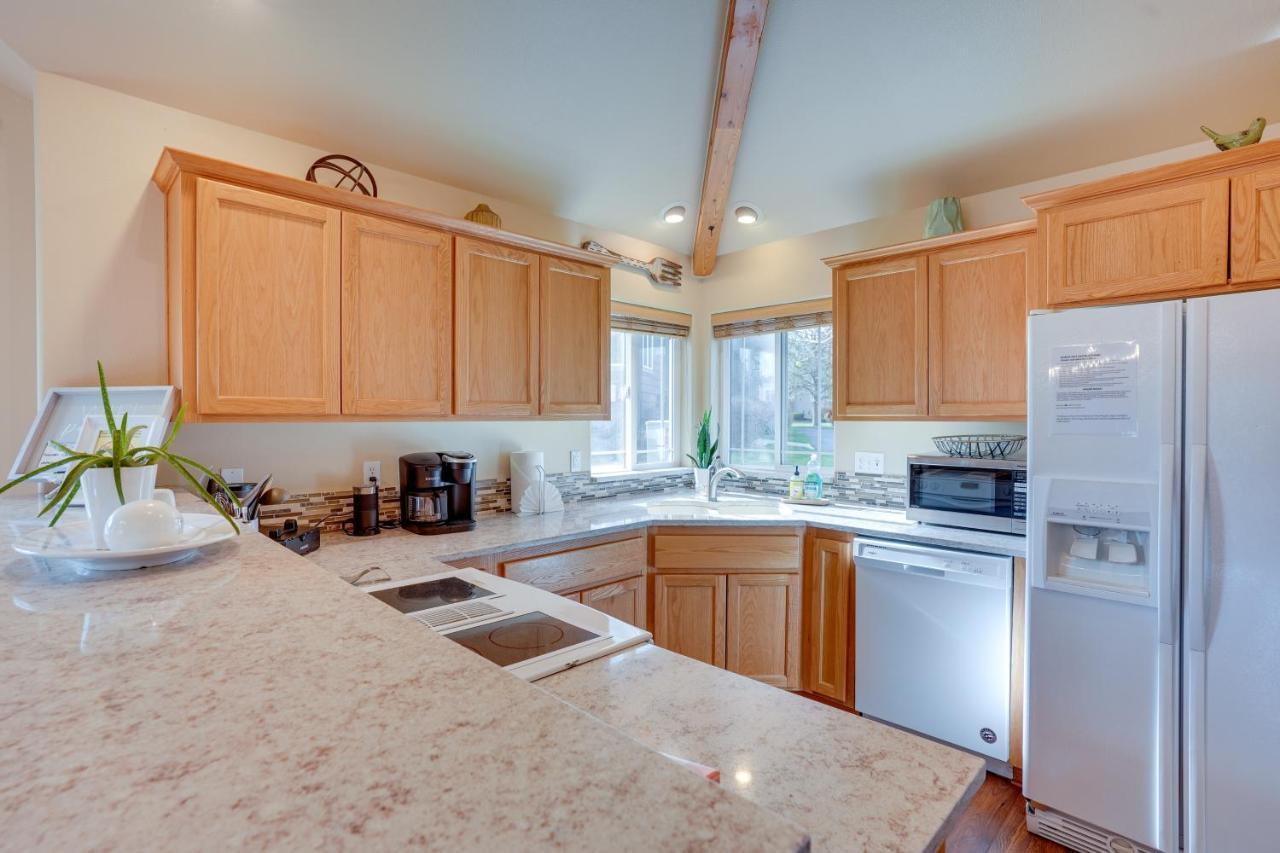 Pet-Friendly Redmond Townhome - Golf Course Access Exteriér fotografie
